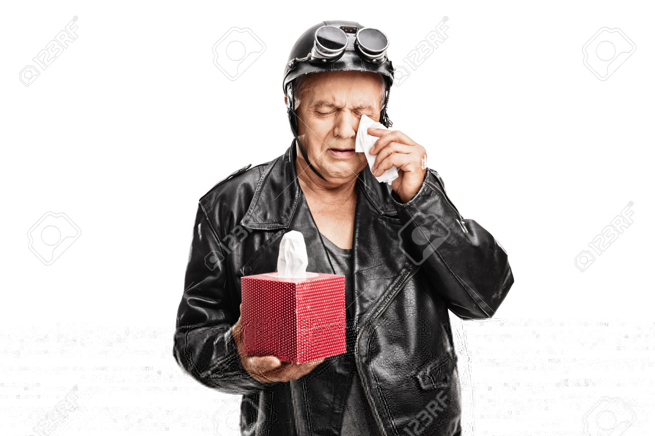 47964169-Biker-alto-decepcion-en-una-chaqueta-de-cuero-negro-con-una-caja-de-toallitas-y-llorando-aislados-so-Foto-de-archivo.jpg