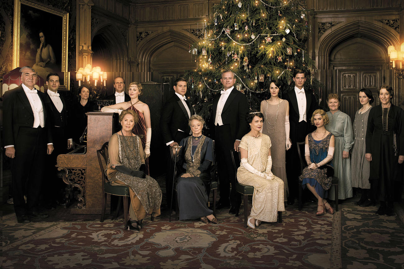 150326-news-downton-abbey-cast.jpg
