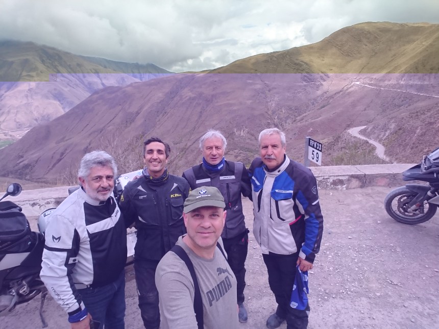 Parte del grupete en Cuesta del Obispo